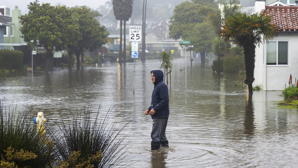 California flooding claims at least 14 lives - Vimarsana News