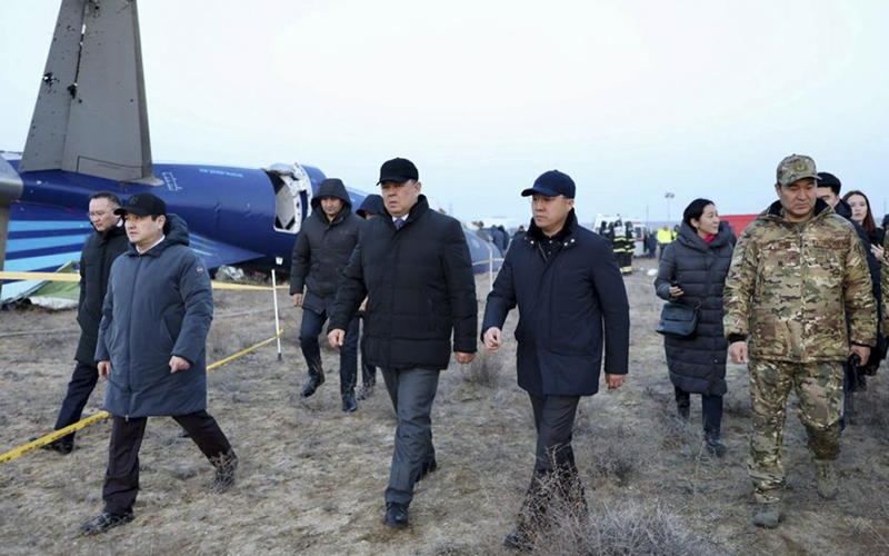 What is known about a plane crash in Kazakhstan that killed 38 of 67 people on board