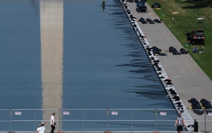Algae protestors make fun of Trump's Reflecting Pool renovation