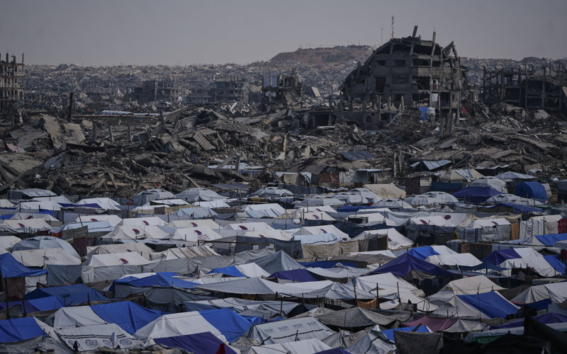 Qatari leader says the Gaza ceasefire is at a critical moment