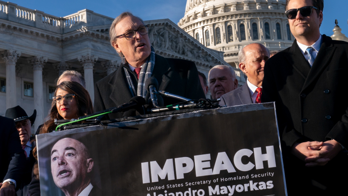 Tough-talking GOP urged to play 'hard ball' over illegal immigration - Vimarsana News