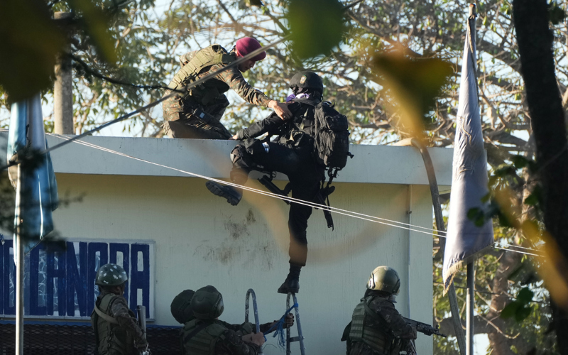 Gang violence in Guatemala kills 7 police officers after inmates take over prisons