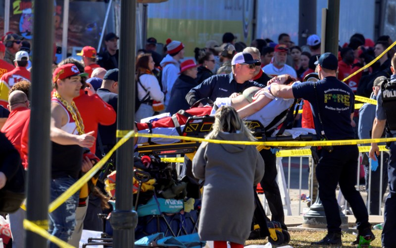 At least 1 dead and more than a dozen injured after shooting near Kansas City Chiefs parade