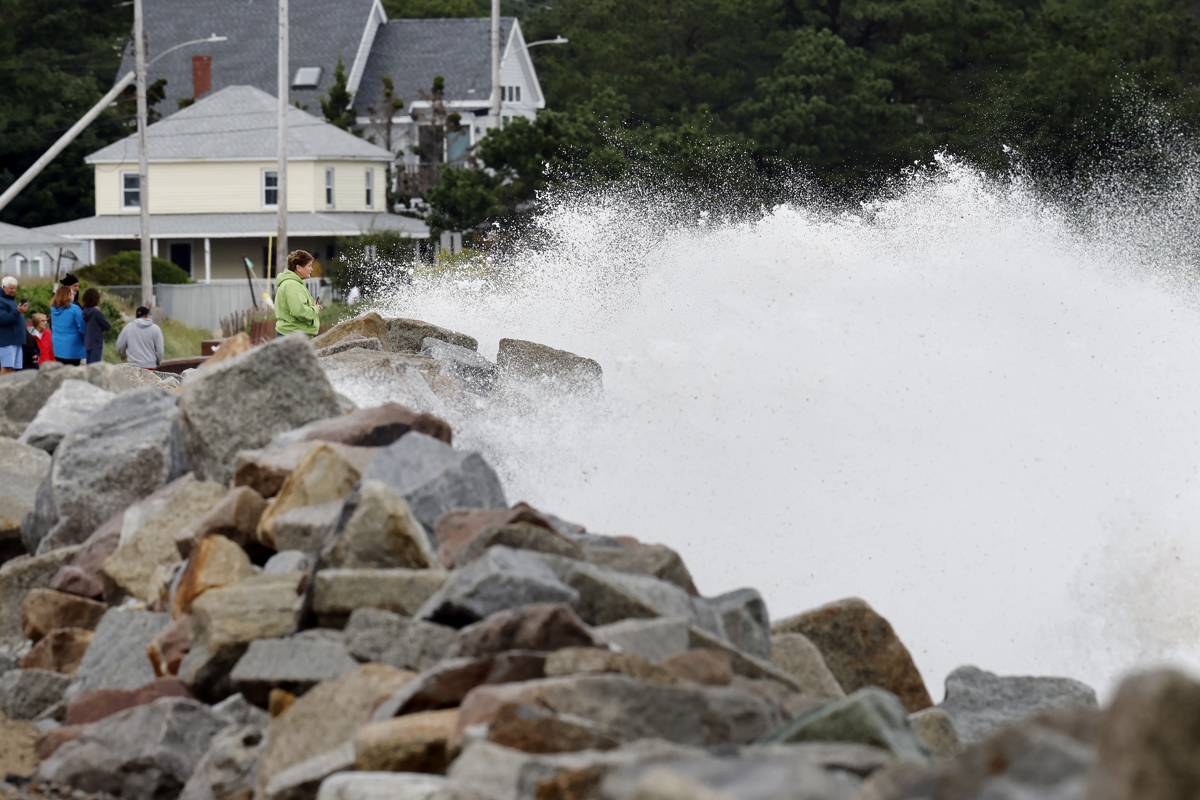 Thousands without power and 1 dead after Atlantic storm Lee pummels New England and Maritime Canada