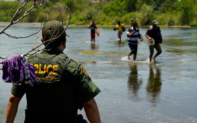 AZ governor slammed over helping wrong border