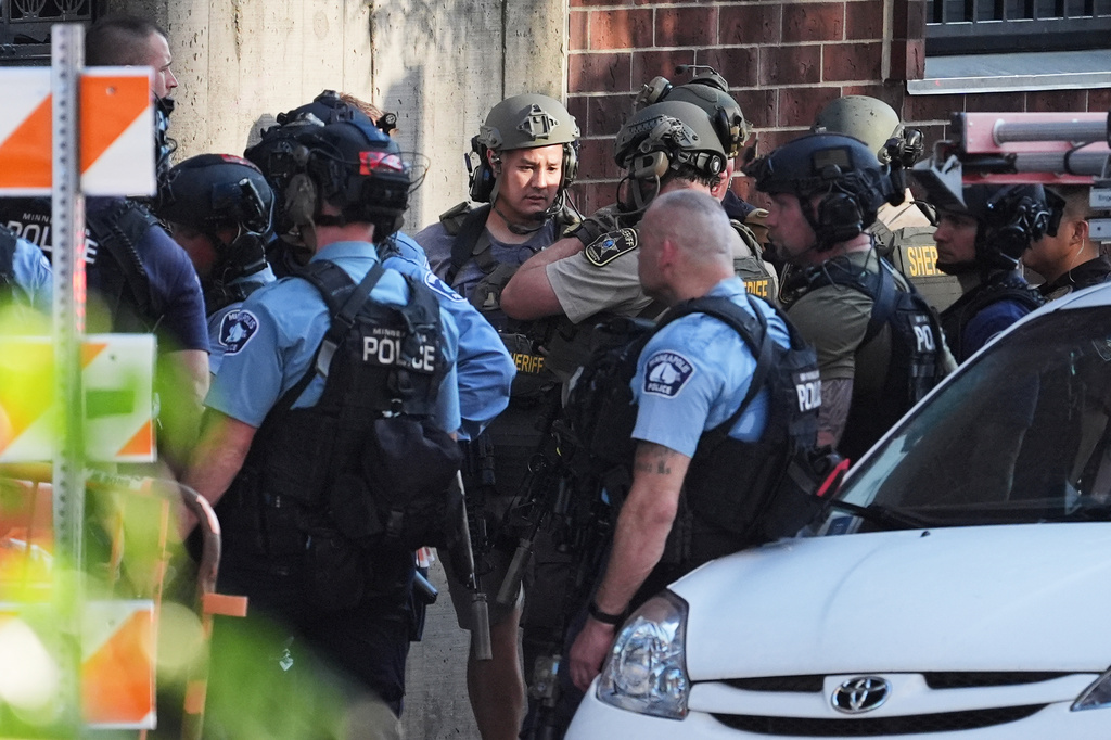 3 dead, including suspect, in downtown Minneapolis shooting