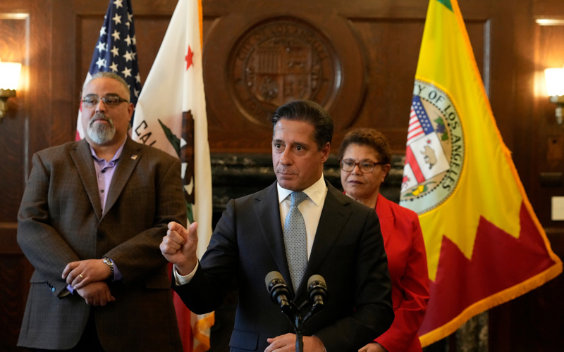 FBI serving search warrants at Los Angeles school district headquarters