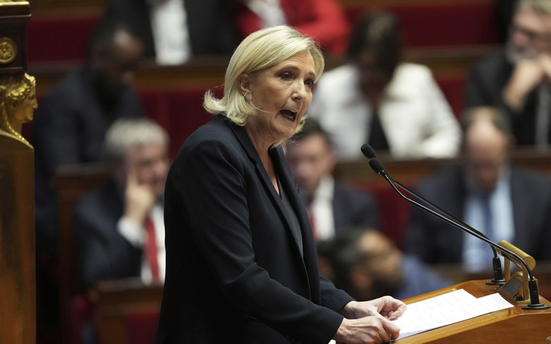 French lawmakers vote to oust prime minister