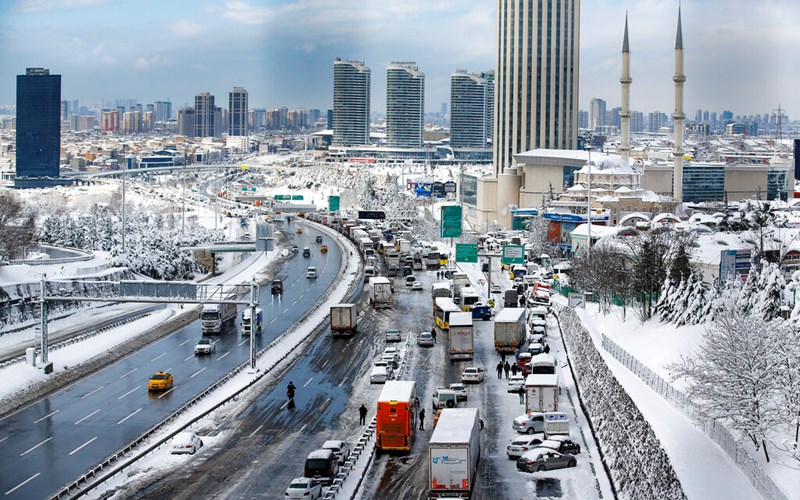 Snowstorm strands thousands in Istanbul, Athens