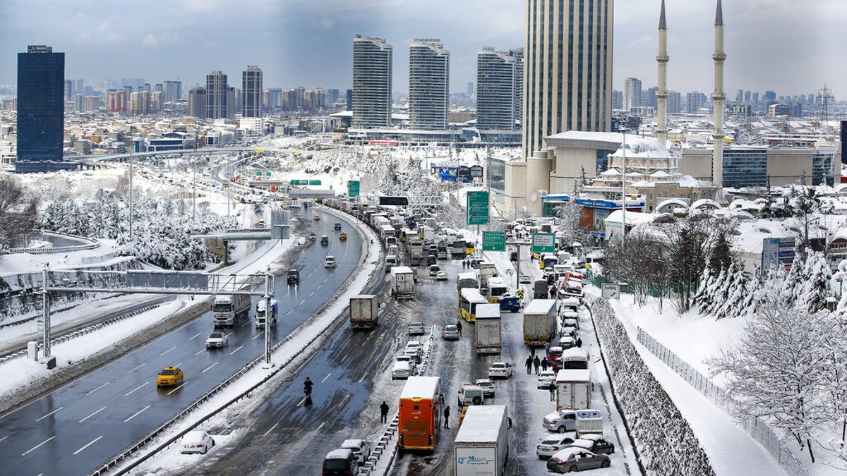 Snowstorm strands thousands in Istanbul, Athens - Vimarsana News