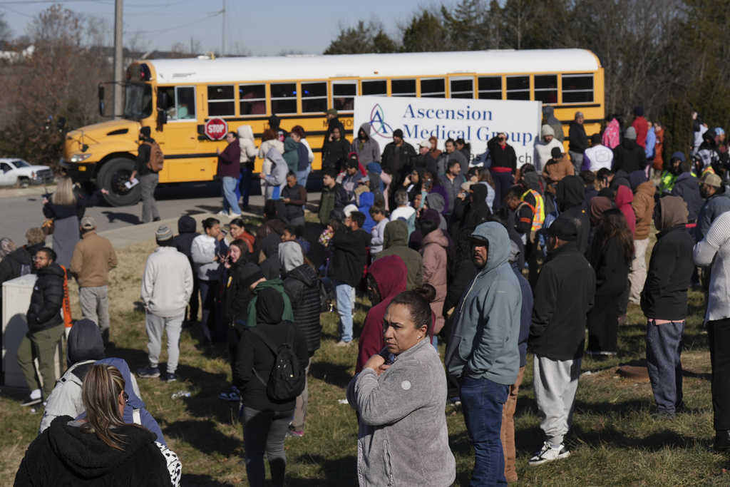 2 dead after shooting at Nashville area high school