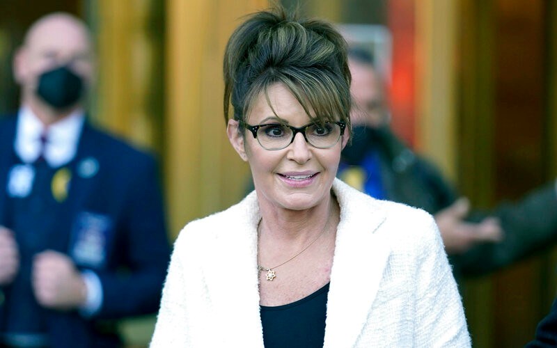 Trump backs Palin in jungle primary