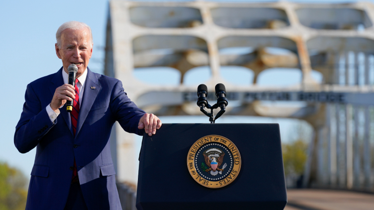With infamous bridge as backdrop, Biden dropped more civil rights lies - Vimarsana News