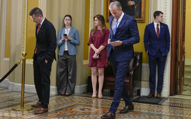 Democrats and White House trade offers as shutdown of Homeland Security looms