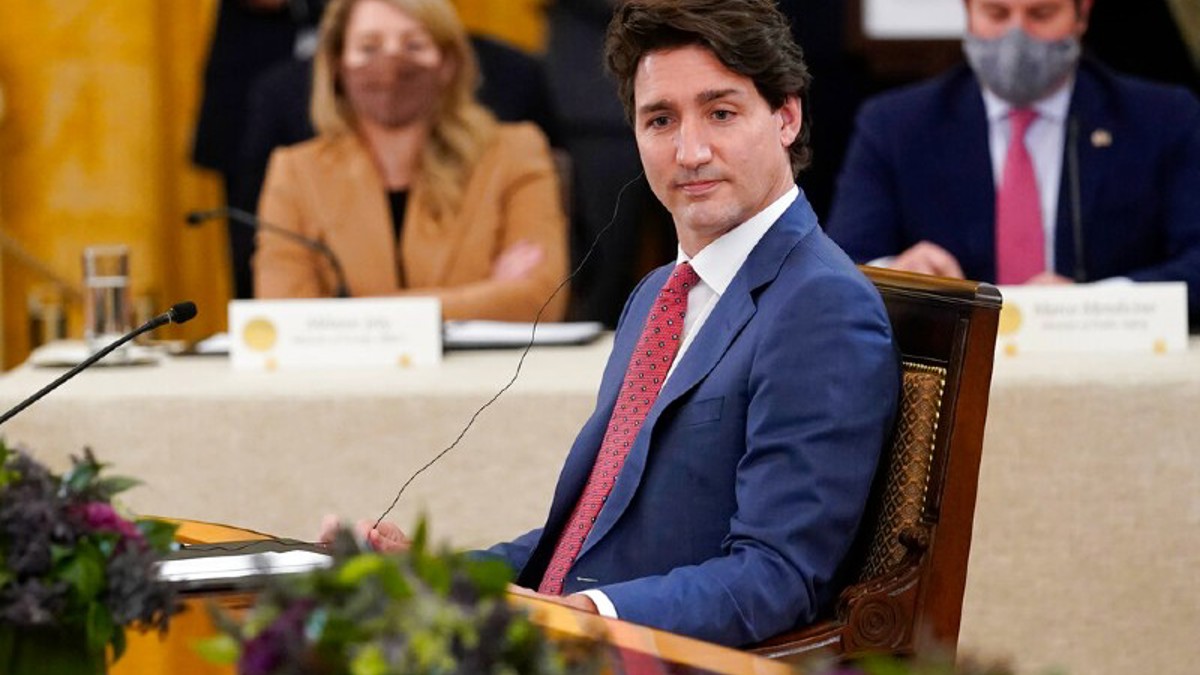 Prime minister's piano bar performance could cost his party - Vimarsana News