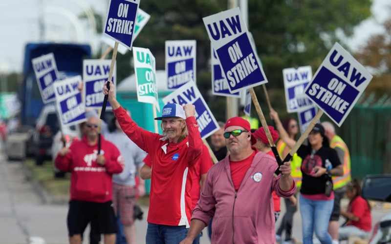 The strike by auto workers is entering its 4th day