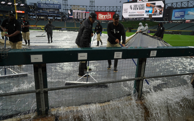 Storms knock out power in the Midwest and disrupt Chicago flights