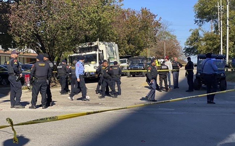 Truck in North Carolina holiday parade crashes, kills girl