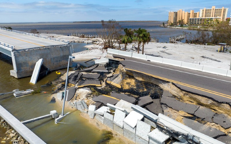 Hurricane Ian heads for Carolinas after pounding Florida