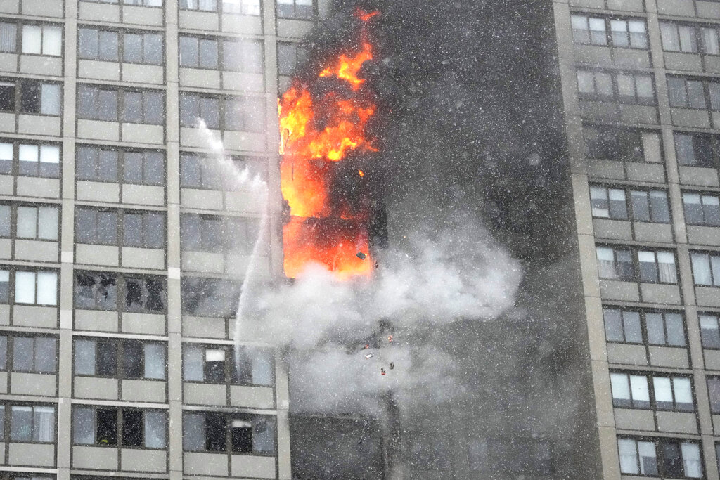 1 dead, 8 taken to hospitals in Chicago high-rise fire