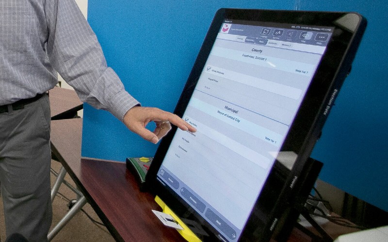 Forensic expert: If you can't trust voting machines, don't use 'em