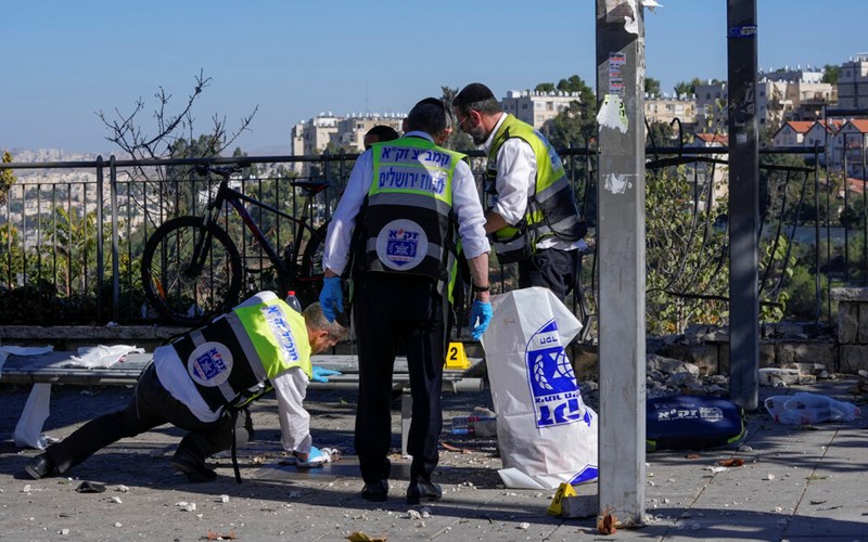 Twin blasts shake Jerusalem, killing teen and wounding 18