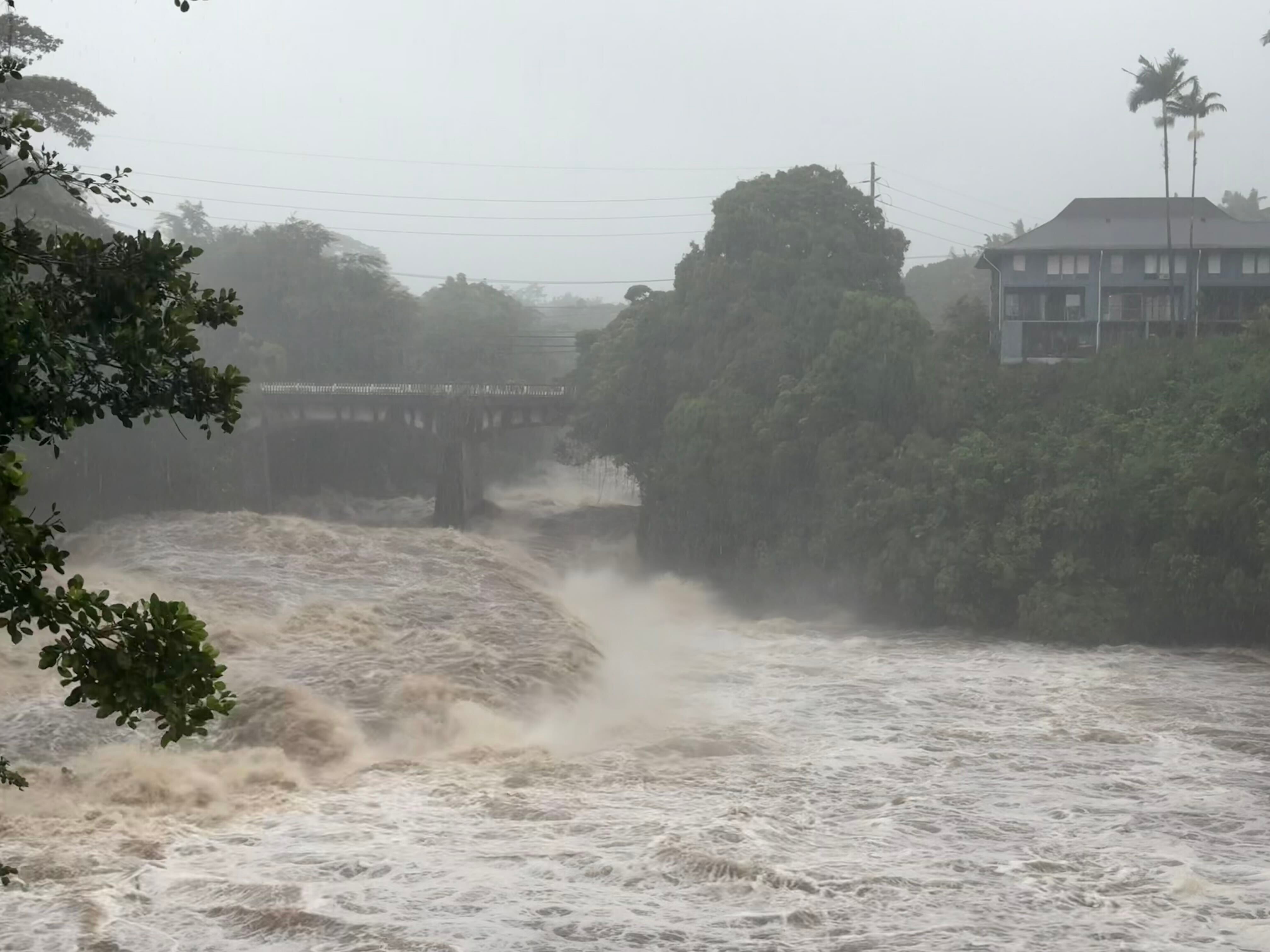 Hurricane Lala skirts Hawaii's Big Island without making landfall as heavy wind, rain lash region