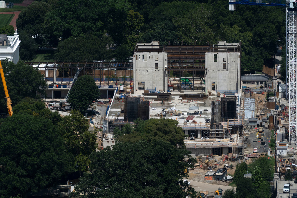 Supreme Court lets White House continue construction on $400 million ballroom