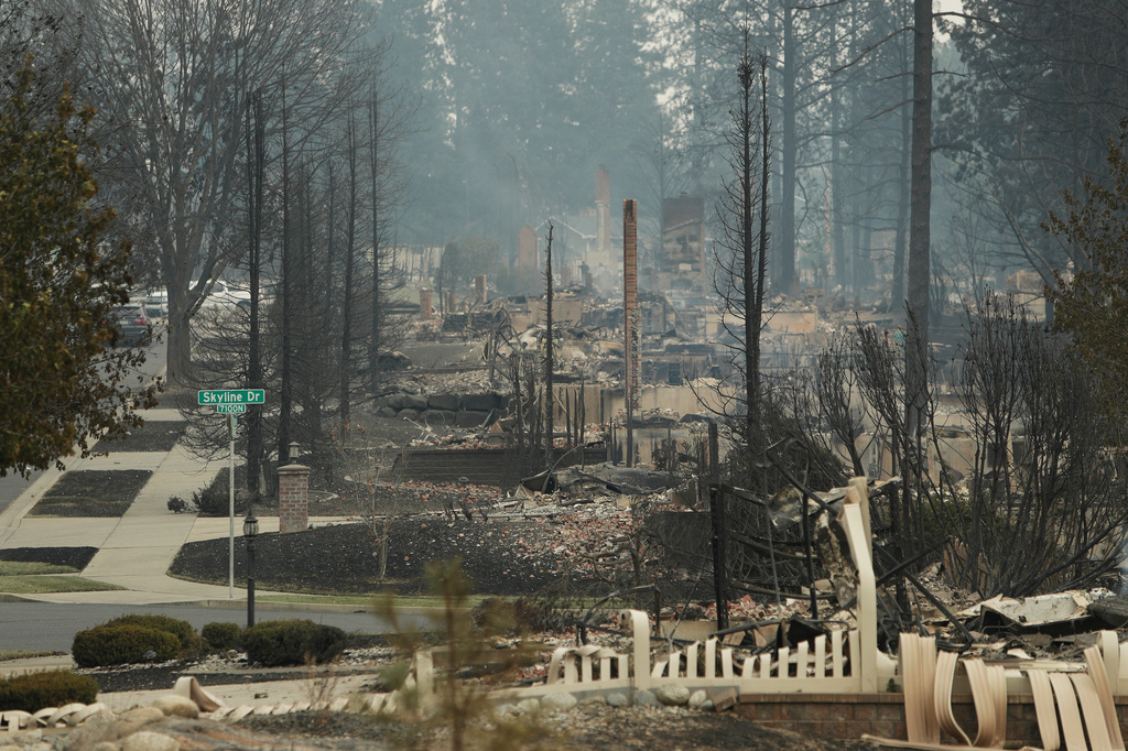 Washington state fires destroy hundreds of structures and force thousands to evacuate