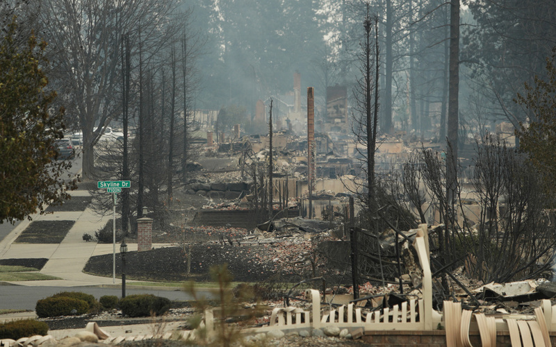 Washington state fires destroy hundreds of structures and force thousands to evacuate