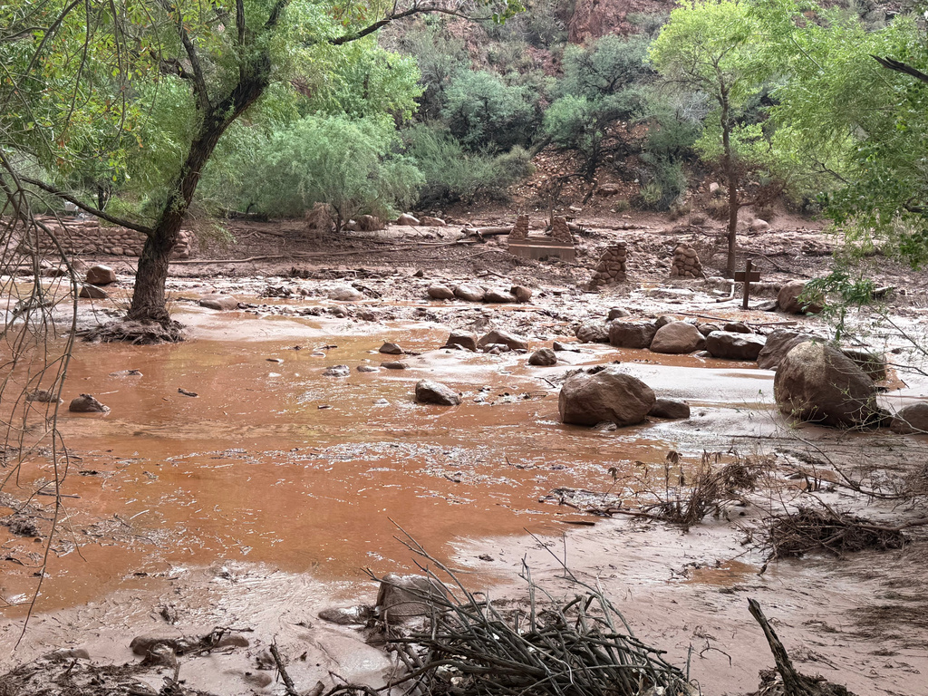Grand Canyon flash flood leaves 1 dead and several missing or unaccounted for