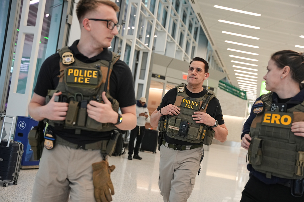 ICE officers make their way to airports to help at TSA checkpoints