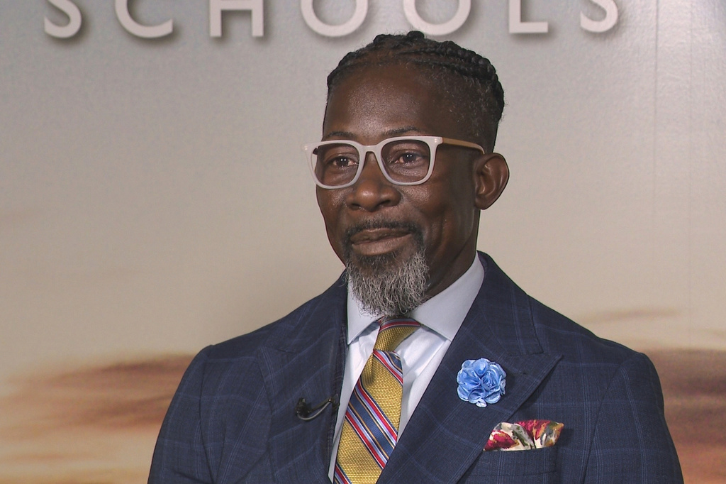 Former Iowa school district head sentenced to 2 years for falsely claiming US citizenship