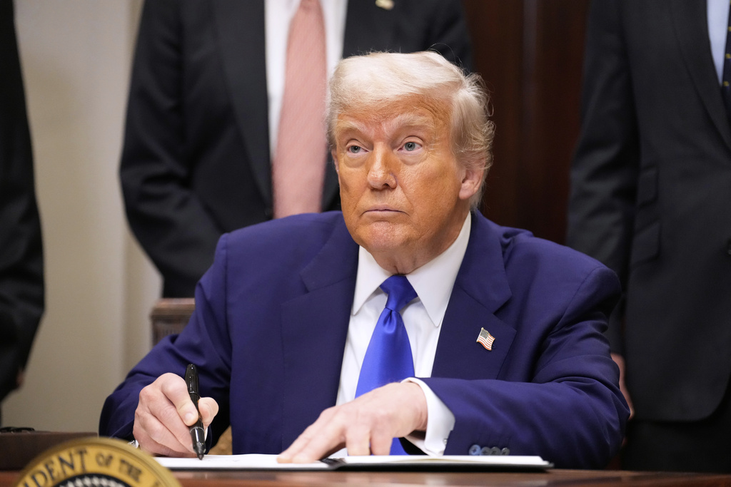 Trump signs executive order setting deadline for drugmakers to lower prescription costs