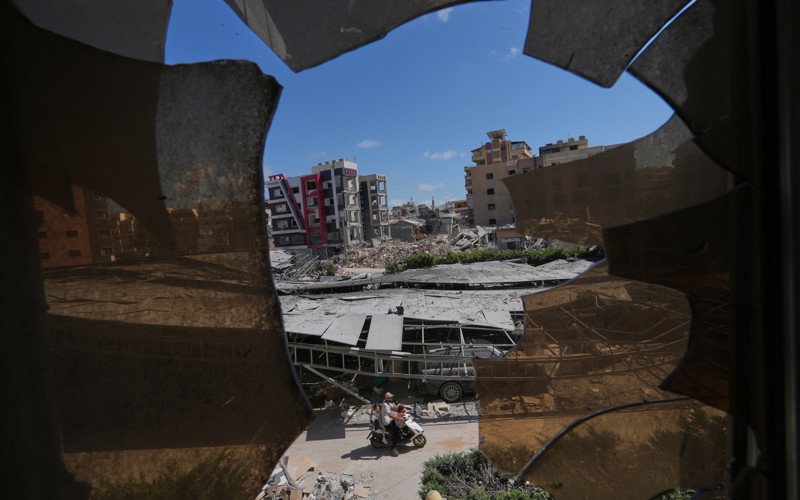Deadly fighting persists in Lebanon despite a ceasefire as the US-Iran deal is under threat