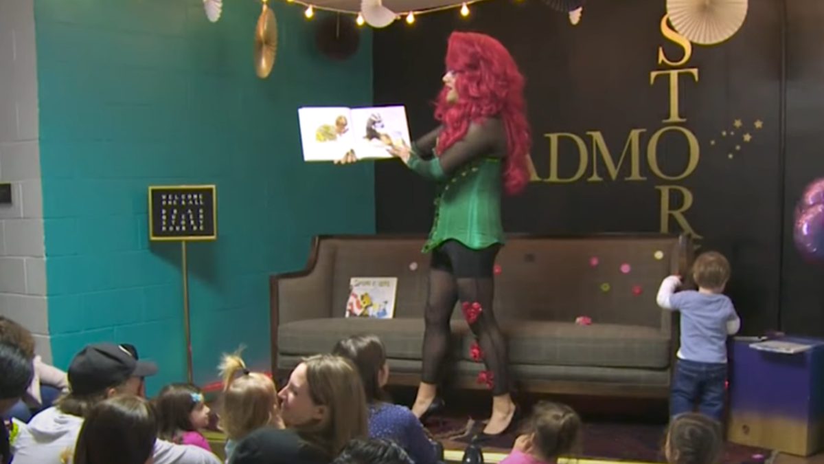 Vaudeville hook inches closer to drag queens - Vimarsana News