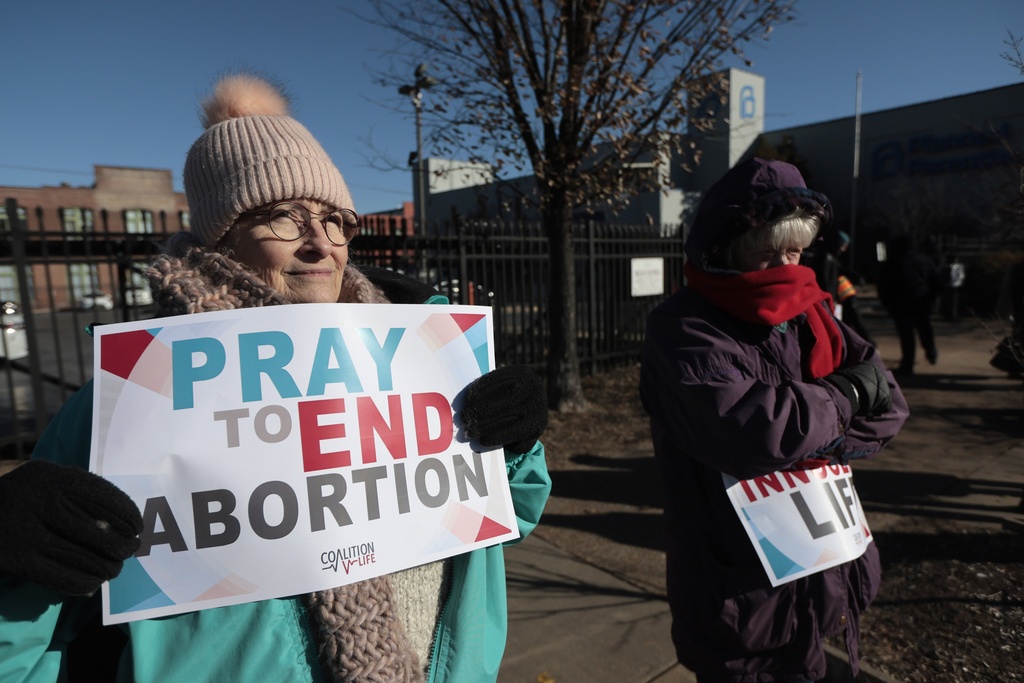 Trump administration asks judge to toss suit restricting access to abortion medication