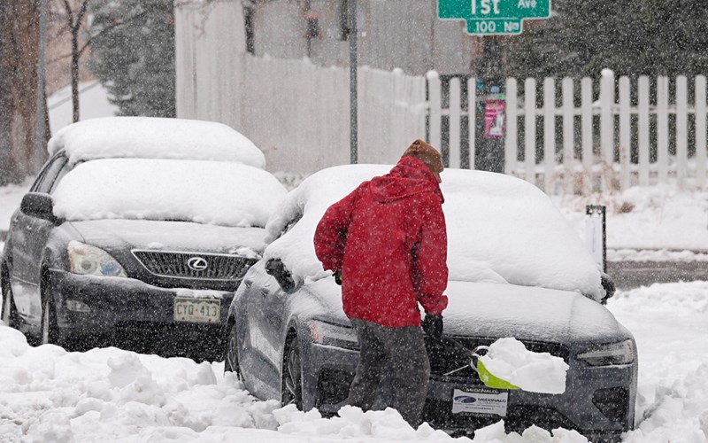 Storm dumps over 4 feet of snow in Colorado, leaving thousands without power