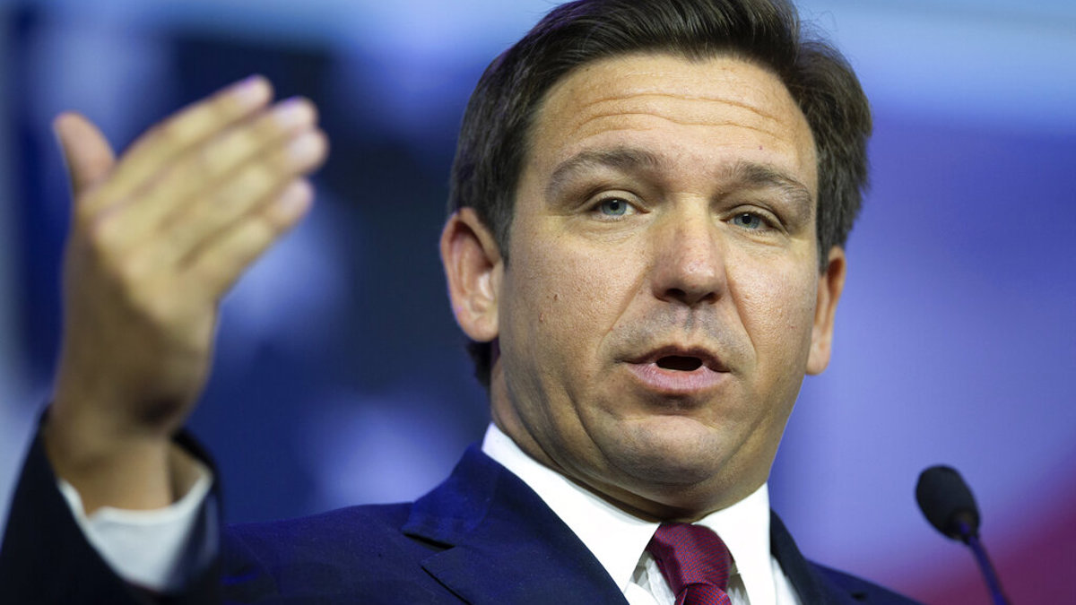 Dems red-hot mad after red-state guv drops illegals in own backyard - Vimarsana News