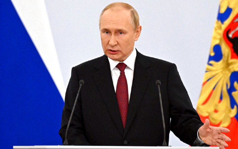 Putin signs treaties annexing Ukrainian regions