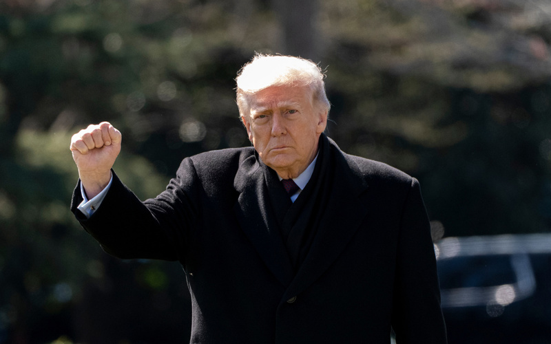 Trump pays his respects in Delaware to 6 US service members killed in the Middle East