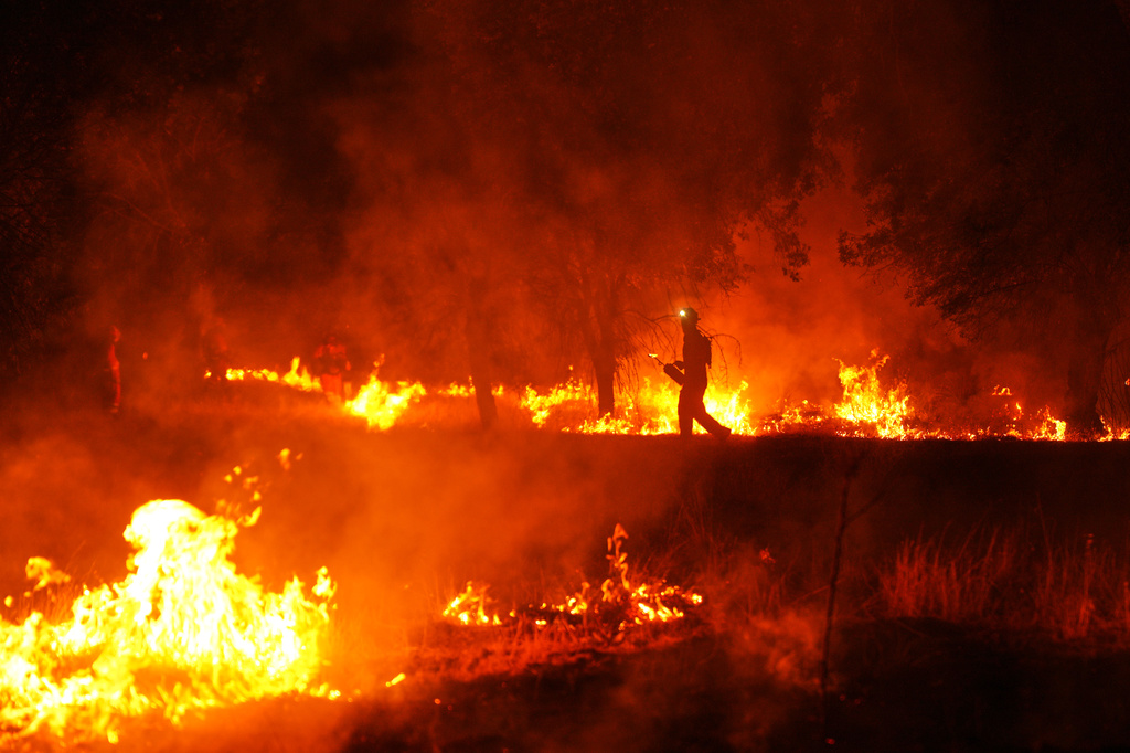 France evacuates 4,000 more people as heat threatens wildfire fight