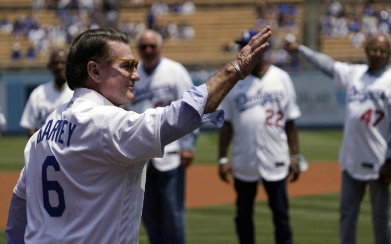 Baseball legend hopes to break Democrats' record