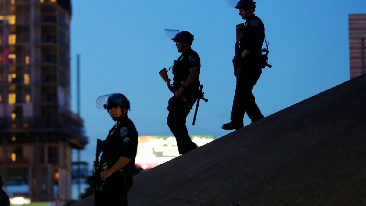 Riot-fighting cops get indicted by Soros-backed DA - Vimarsana News
