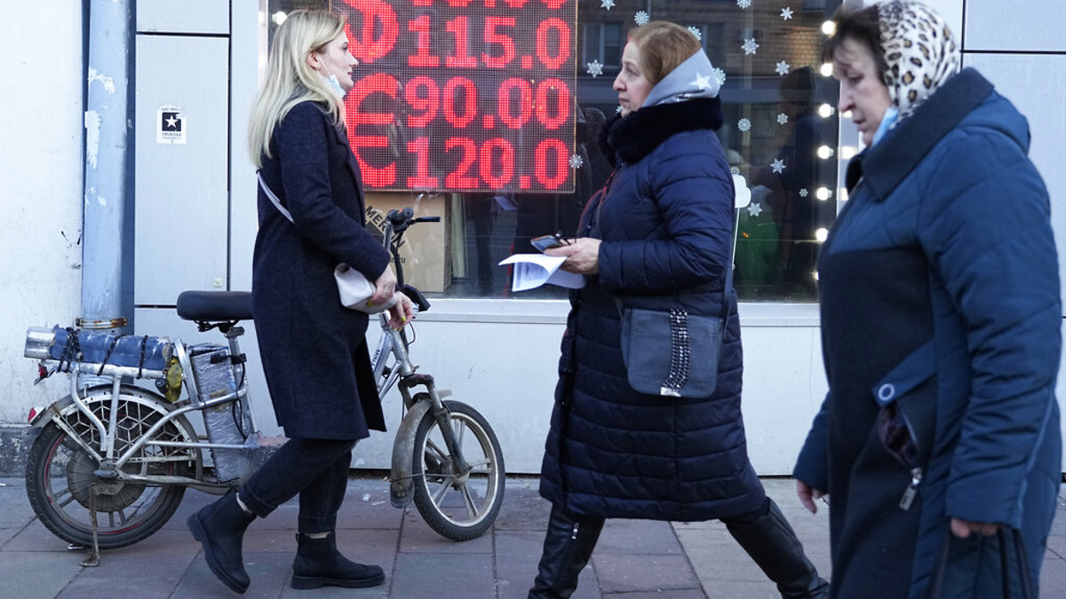 Sanctions hit Russian economy, although Putin says otherwise - Vimarsana News
