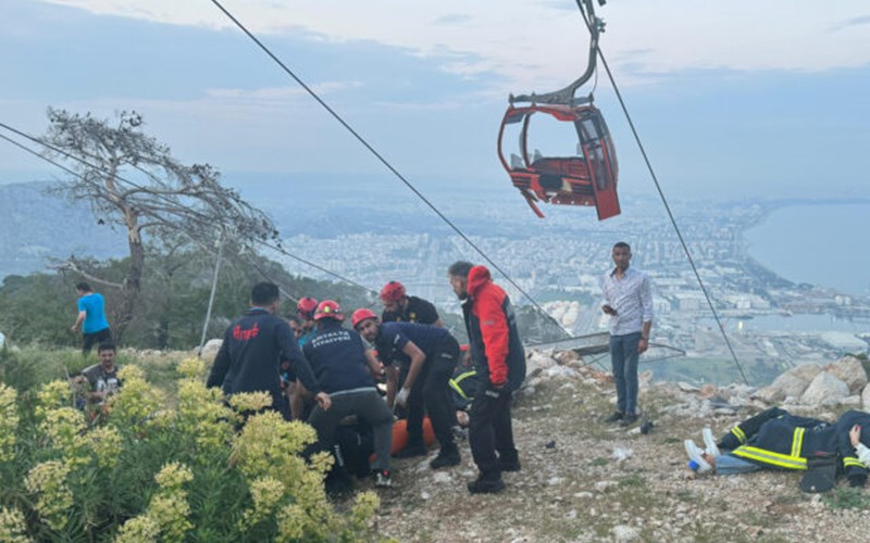 174 people stranded in the air are rescued, almost a day after a fatal cable car accident in Turkey