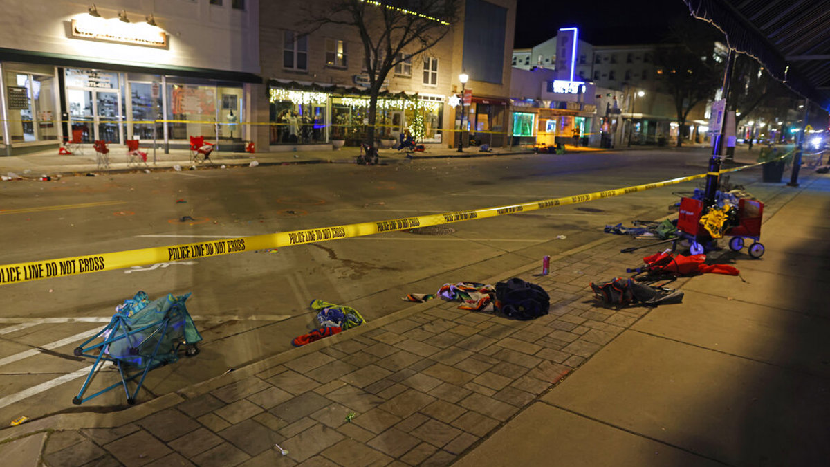 5 dead, 40 injured after SUV speeds into Wisconsin Christmas parade - Vimarsana News
