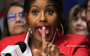 Chicago conservative activist calls for Venezuelan illegals to leave city