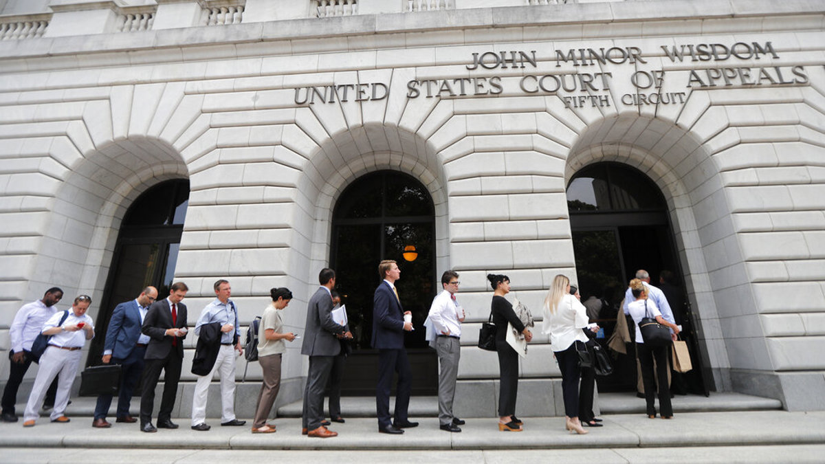 Court rules for United Airlines employees in vaccine mandate challenge - Vimarsana News