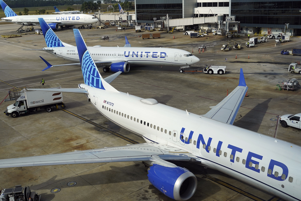 United set to resume flights to Israel after pressure from shareholders